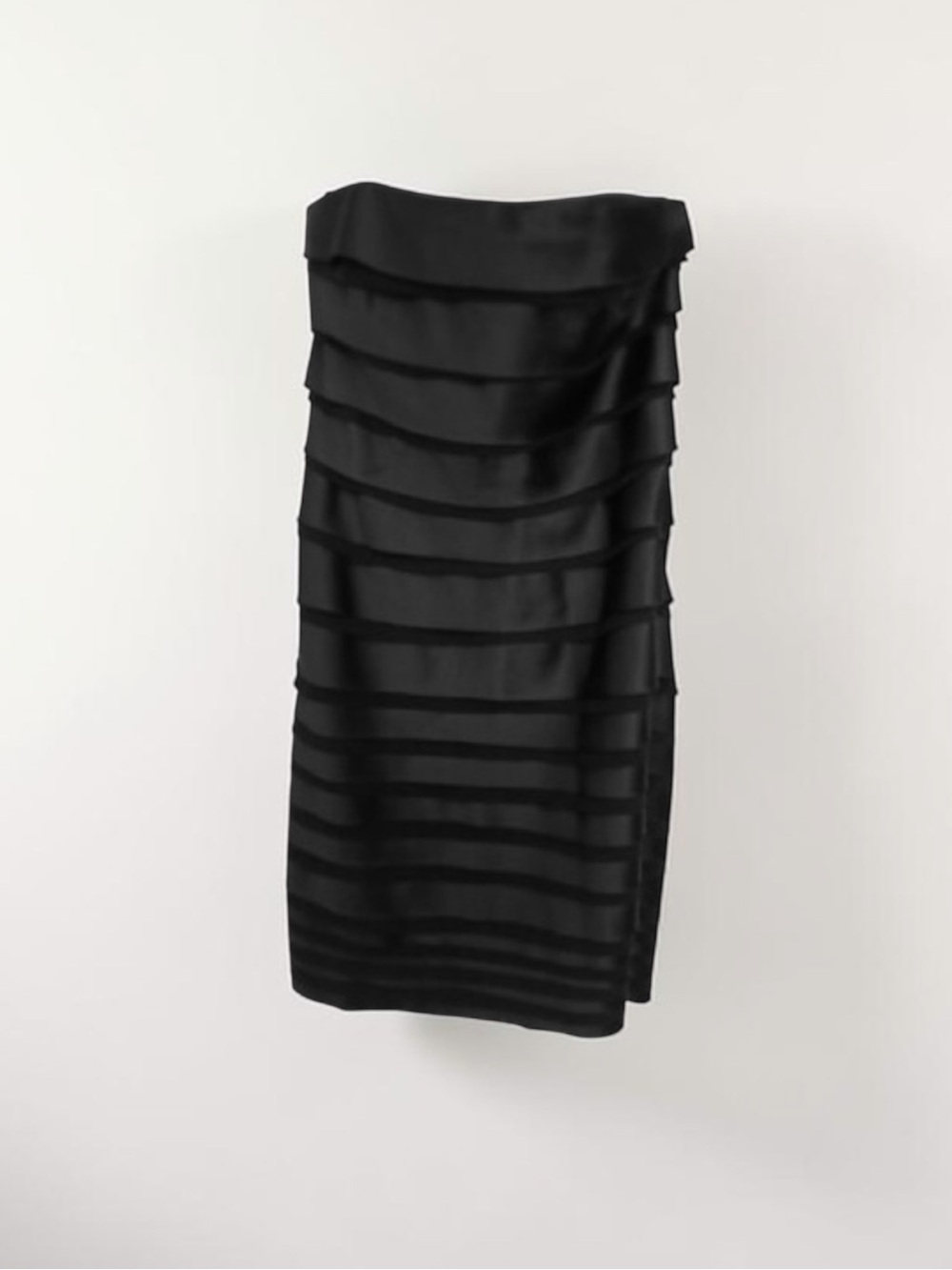 White House Black Market Black Cocktail Dress Size 6 Tiered Satin Strapless EUC
